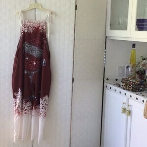 Women This Stunning jumpsuit Size XXL  burgundy and white  NWOT  #589